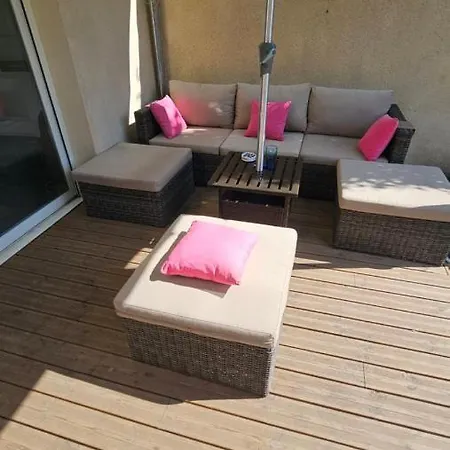 Homestay Bed To Rent - Maison Calme Avec Jacuzzi Sous Supplement