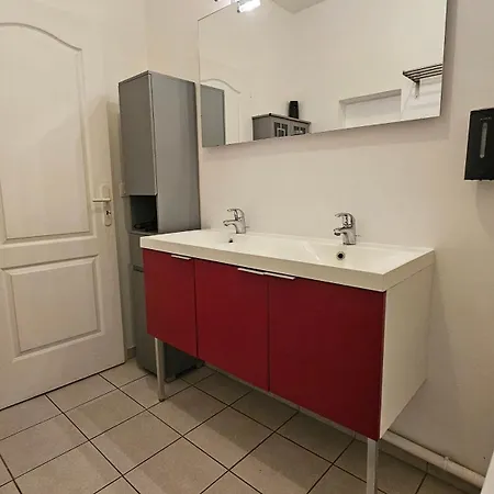 Homestay Bed To Rent - Maison Calme Avec Jacuzzi Sous Supplement
