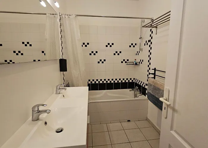 Bed To Rent - Maison Calme Avec Jacuzzi Sous Supplement Quarto em Acomodações Particulares *